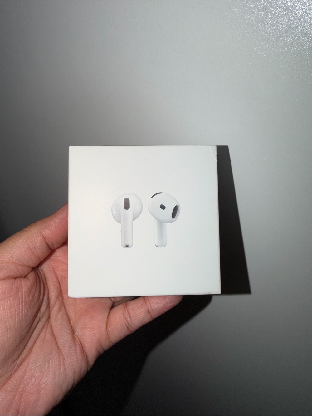 Apple White Wireless Earbuds with Charging Case - White